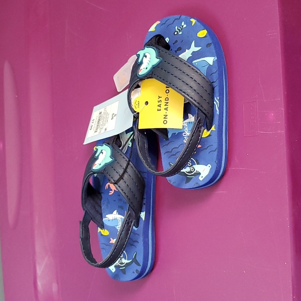 Cat & Jack, baby shark, flip flops/ sandals, navy, size 5/6 - Picture 6 of 8
